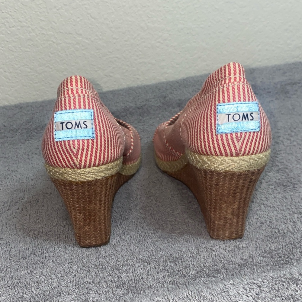 🛍️Tom’s wedged heel with a red and white pattern! - Picture 4 of 8